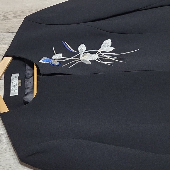 Tahari Arthur S Levine Womens 10P Long Blazer Open Front Embroidered Floral - Picture 3 of 8